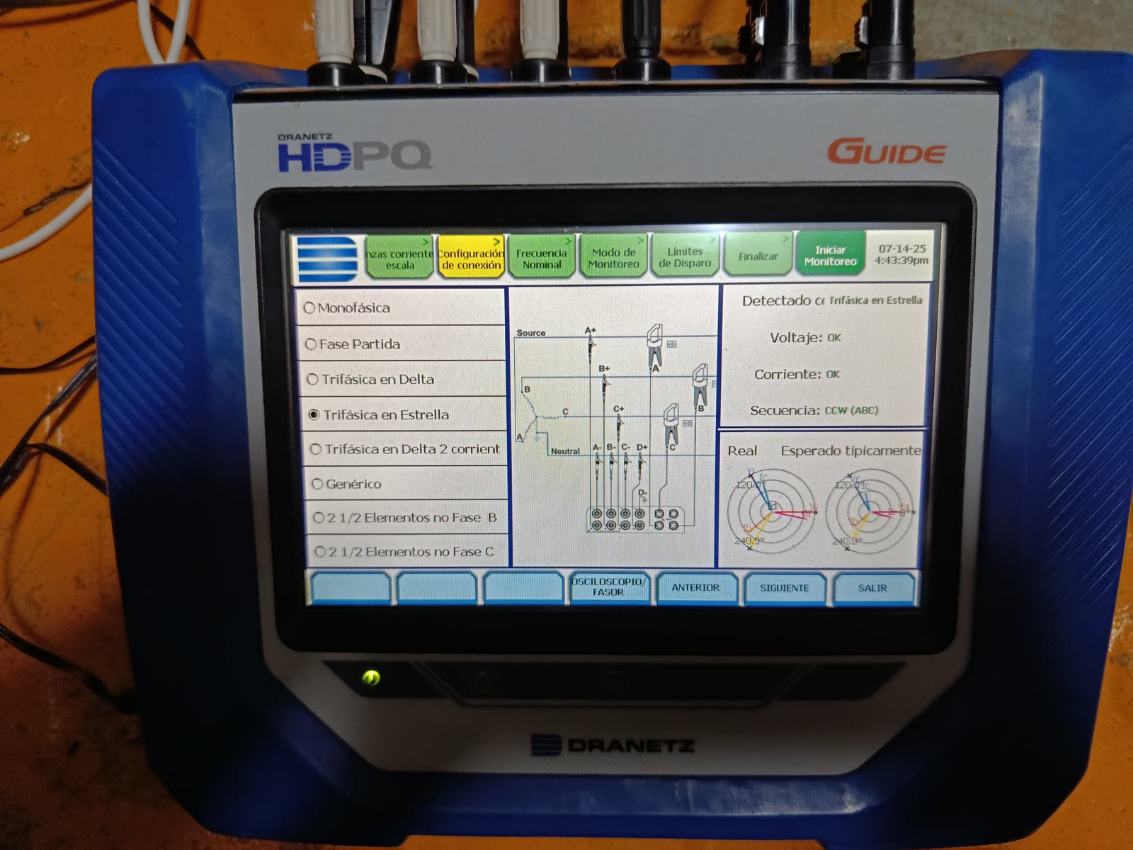 Analizador de calidad de energía instalado en obra