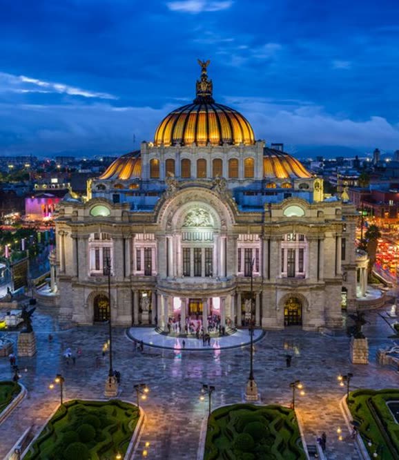 Palacio de Bellas Artes iluminado al anochecer, Centro Histórico de la Ciudad de México