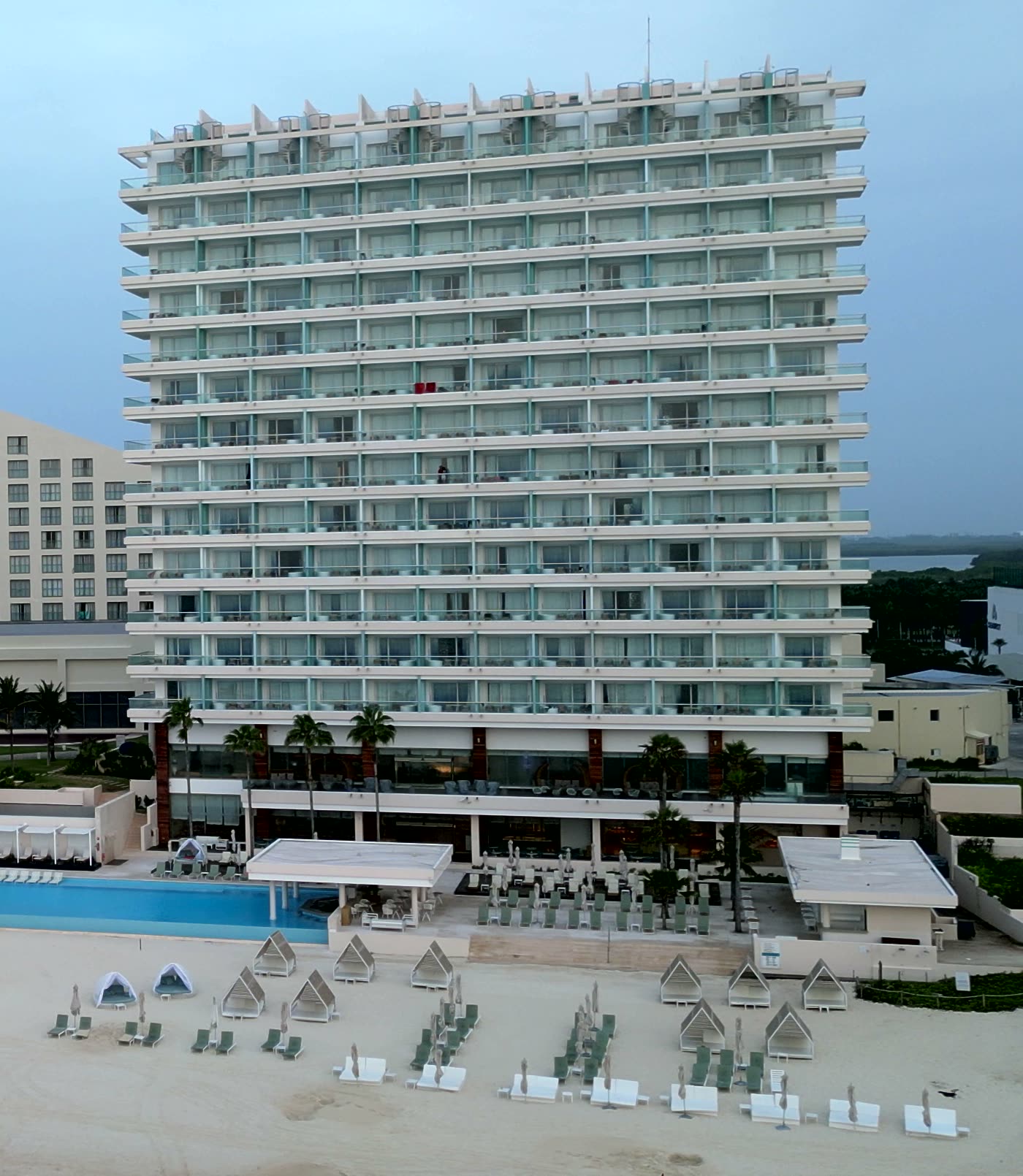 Iberostar Selection Coral, vista aérea de la torre frente a la playa