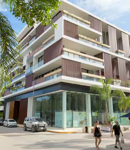 Kuxtal, edificio de departamentos en esquina
